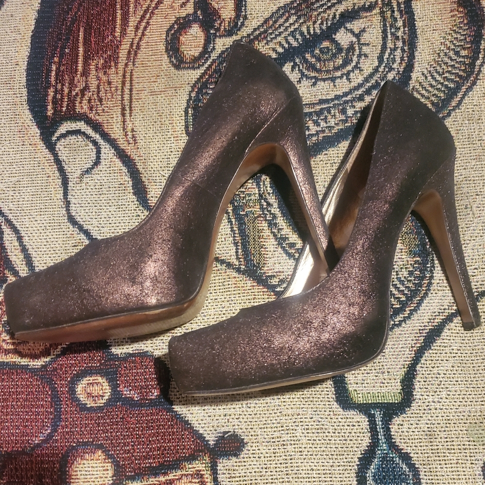 BCBGeneration Platform Pumps Size 8 Copper Sparkle
